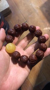 野生桃核手串20mm 配一颗22.3mm 6克蜜蜡顶珠 俄料