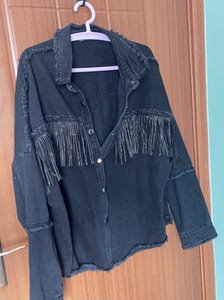 黑色柳丁流苏牛仔衣外套,长胖了穿不了,转给需要的小伙伴,都是