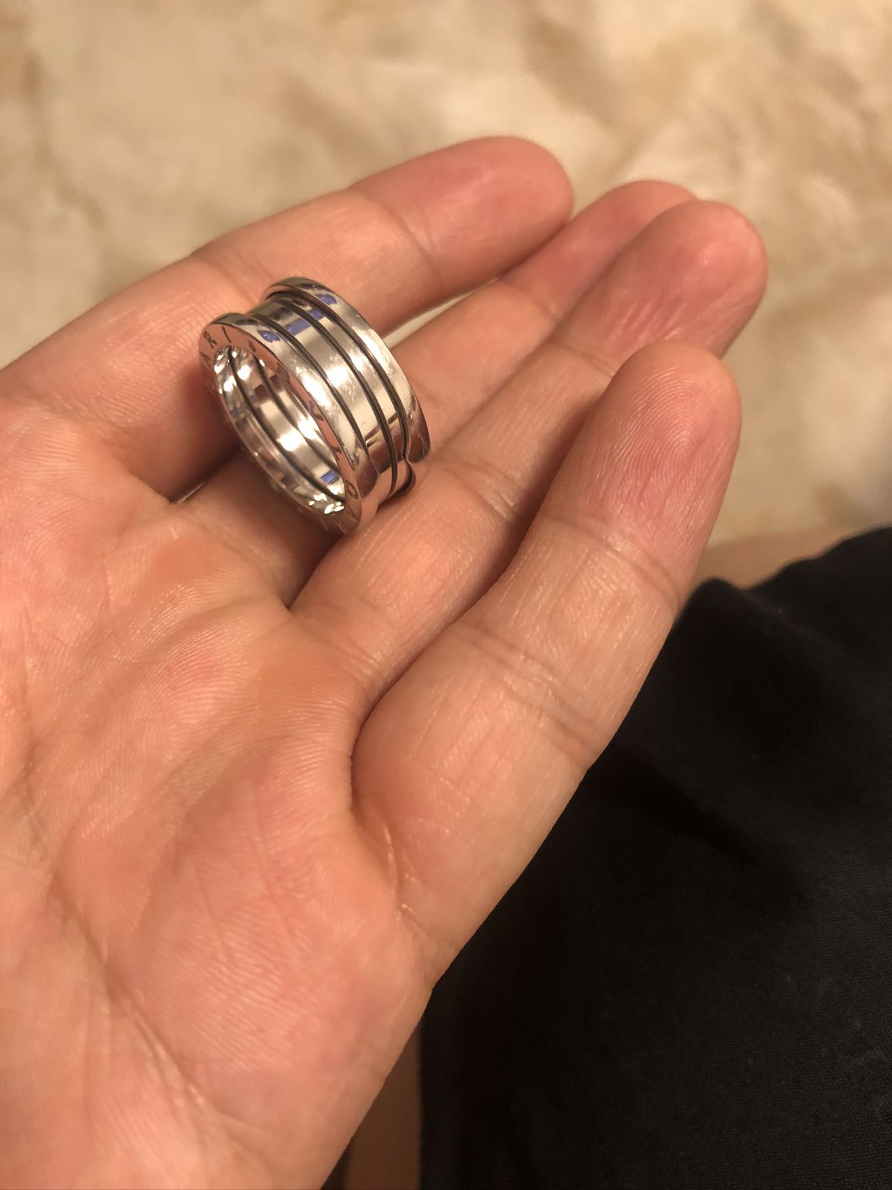 4,宝格丽戒指在香港的价格:宝格丽四环金戒指在香港卖价格?