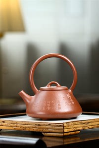 石瓢提梁紫砂壶【作者】吴俊【泥料】红降坡泥【容量】250cc