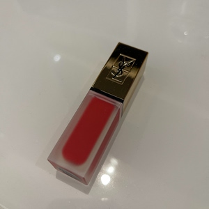 ysl杨树林1号色唇釉,如图!我生日朋友送的,专柜购买,试涂