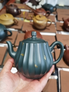 宜兴紫砂:龙德堂:菊蕾  戗金  汤宣武精品美壶