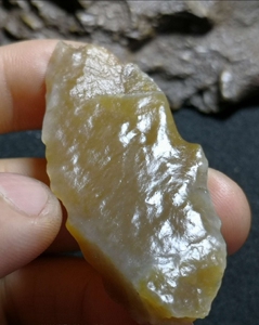 精美和田玉纯蜜糖戈壁料,宝贝出自新疆若羌阿尔金山戈壁滩上,纯