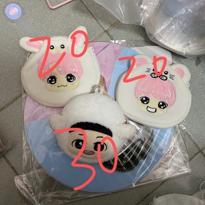 出 bt21 cooky  玩偶挂件  信纸set 全部全新