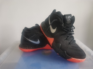 欧文4黑橙配色,43黄金码福利,全新很贵,成色很新,鞋面没有