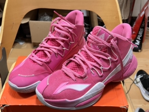 李宁 空袭8 44码 骚粉配色 无原盒 成色如图 鞋底轻微磨