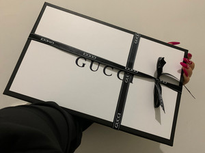 gucci 古驰 围巾   全新 就拆开看过   包装盒 吊