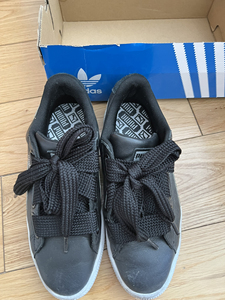 puma彪马粗鞋带黑色侧面闪闪皮质运动鞋 38码 没穿过几次