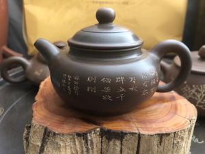 张传瑞老师精刻坭兴陶茶壶.精致容量160毫升.大壶易得,小壶