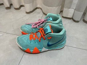 欧文4女权42.5,左脚前掌开胶通病已修复,鞋盒配件齐全