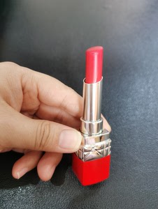 迪奥红管口红770#,使用两次,余量如图,外壳无磨损.