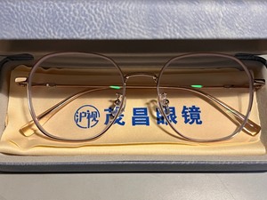 刚配的茂昌眼镜，全新防蓝光眼镜，度数是375度。之前那个眼镜