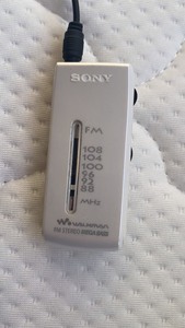 Sony索尼srf–s56mini式FM调频收音机，频率范围