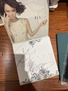 戚薇签名专辑 ltov 秘密