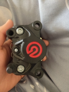 2022年2月15购入全新未上车正品布雷博小螃蟹