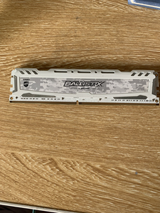 镁光ballistix铂胜 8g ddr4 2400白马甲