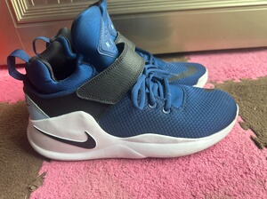 耐克回到未来跑步鞋