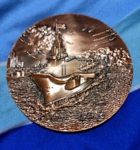 中国第一艘航母辽宁号大铜章,直径90毫米,标价1680,某人