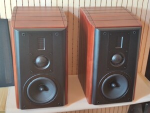 惠威m3plus发烧书架音箱,中国老厂出品经典胡桃木色惠威m