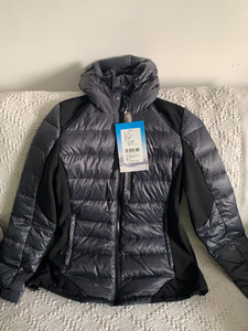 三由户外轻质保暖羽绒服全新