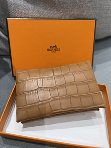 爱马仕 hermes 鳄鱼皮卡包 金棕色y刻 全新有盒