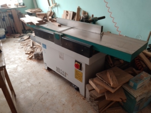 斜口木工刨床,青岛产,买到手没用过多久,刨刃400mm,四片