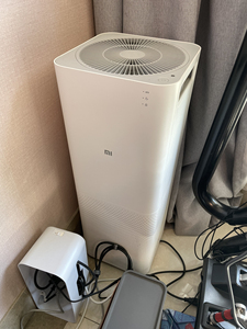 小米空气净化器一代,买了三四年了,外观轻微使用痕迹,基本玩好