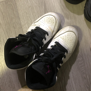 aj1黑白紫葡萄 36.5码 成色还可以 有原盒