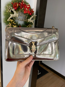 宝格丽蛇头包银色