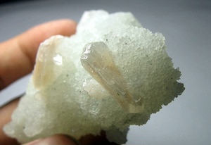 矿标矿物矿石，鱼眼石+辉沸石，(8cm,105g)，印度，A