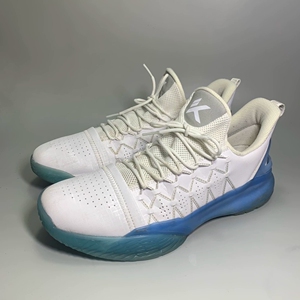 安踏轻骑兵3白色