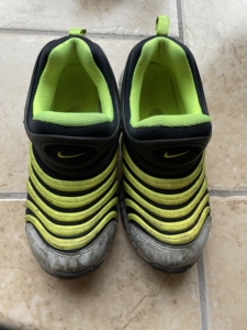 nike毛毛虫21厘米 2y 鞋子没穿几次,只是没有洗,不是