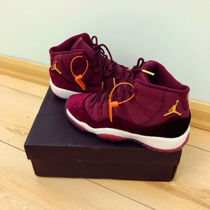 aj 11红丝绒.38码数 97新.正品 新旧程度 97