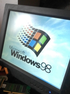 windows98电脑主机。并口硬盘，光盘。主板等，另有gh
