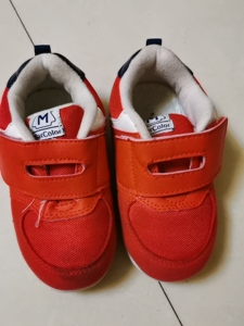 图一二三几乎全新马卡乐女宝红色运动鞋24码,内长15厘米,只