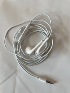 原装苹果 6/6s/6sp 耳机.黑头国行的,二手物品有正常