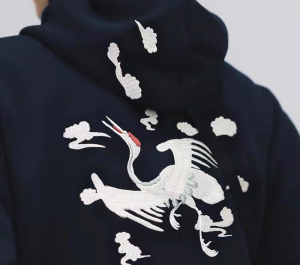 绝迹版中国李宁巴黎走秀款刺绣连帽套头卫衣云中白鹤awdn78