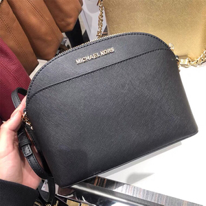 mk黑色斜跨贝壳包 十字纹牛皮 michael kors m