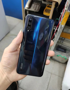 vivo iqoo一代,6 128gb内存,全网通4g,外观