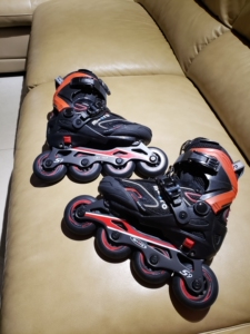 9成新迈古高端轮滑鞋s9,33-36码,孩子穿了几次,小了