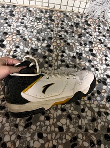 安踏水泥杀手 专门打水泥地 霸道一代.42码穿了两次.九成新