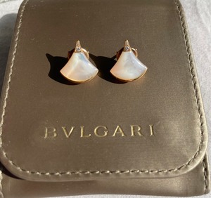 宝格丽小扇子 白色贝母 带钻耳钉 耳环