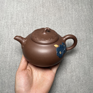 国工周国芳早期紫砂壶,茄段壶,容量330毫升,九孔出水,老紫