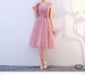 99新伴娘服,后背有松紧绳,l码,两件打包出售150元,包邮