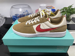 nike sb team classic 火星 小宇航员配色