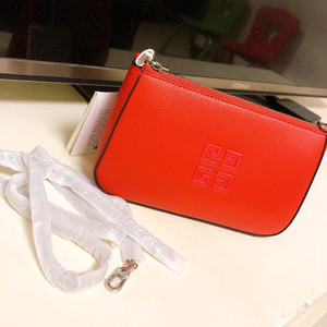 纪梵希包包 这种红色属于番茄色吧