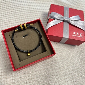 皮绳手链周大生