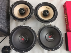 出售一套汽车音响.(野兽三分频一套 一个功放 一个音频dsp