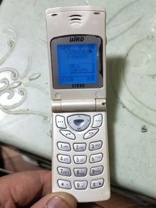 波导s2000超小经典蓝屏手机,原装正品,电池可以正常充电使