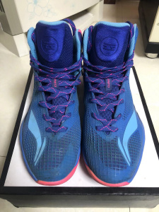 李宁云三代魅影篮球鞋